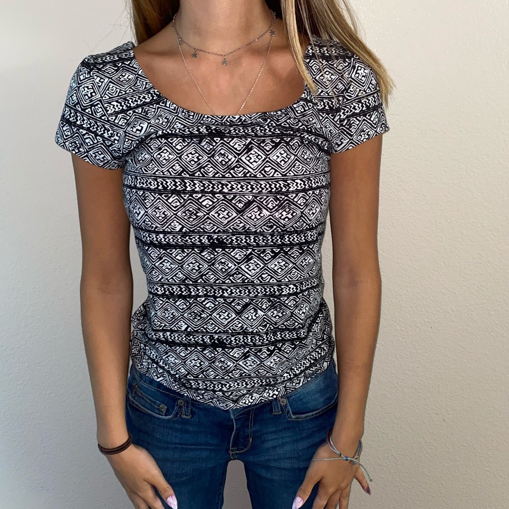 Aeropostale NEVER WORN black and white pattern top